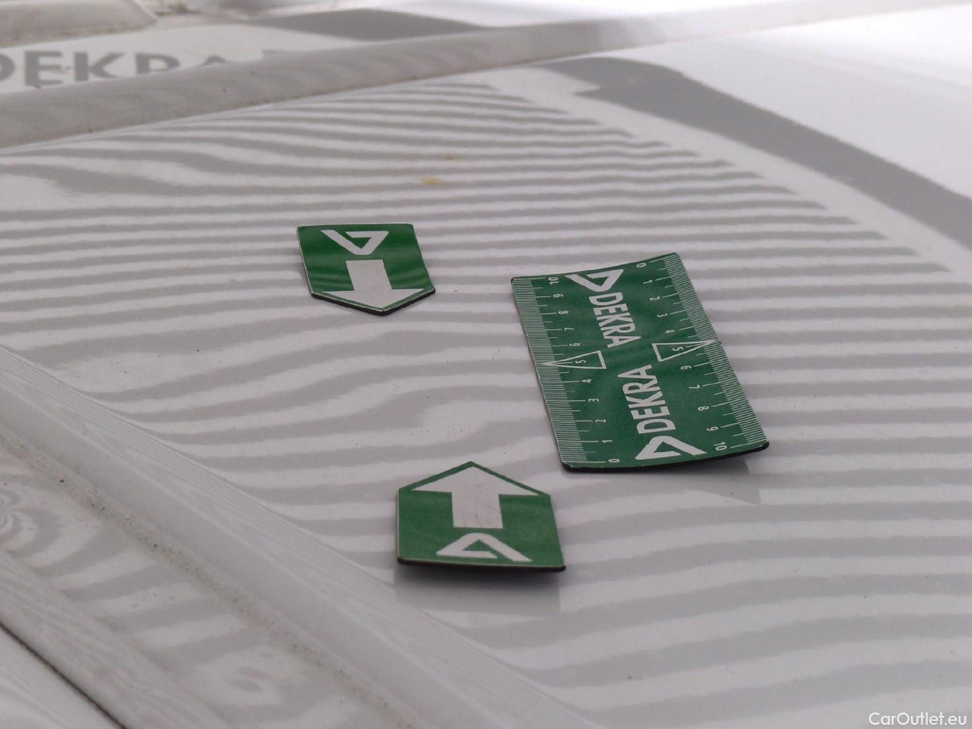  Peugeot  Expert  Fourgon Asphalt L2 1.5 HDi 120CV BVM6 E6d #37