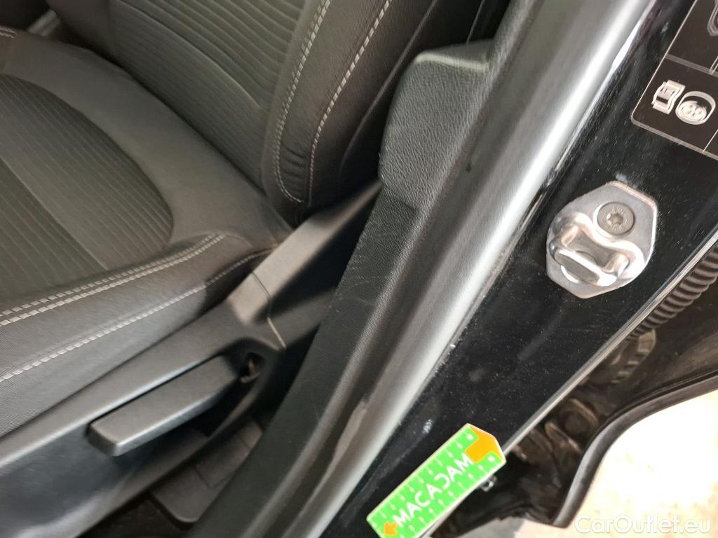  Ford  Kuga FORD  / 2019 / 5P / SUV 2.5 Dur 225 hybrid PHEV Pshift Titanium #12