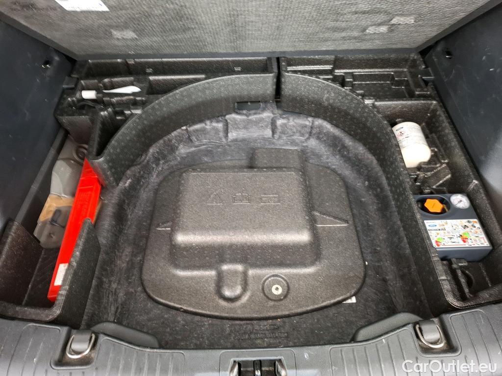  Ford  Kuga FORD  / 2019 / 5P / SUV 2.5 Dur 225 hybrid PHEV Pshift Titanium #7