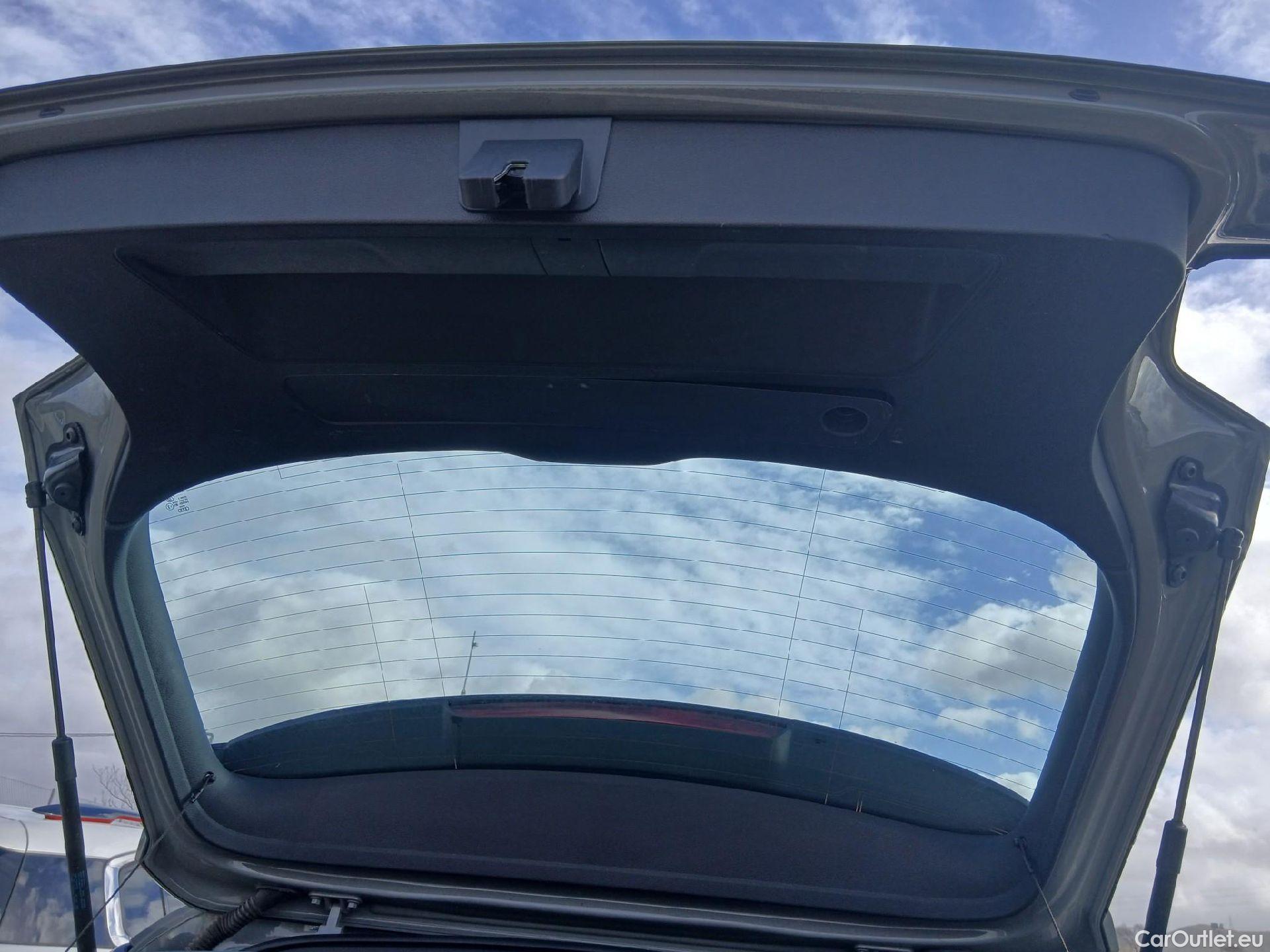  Audi  Q2 AUDI  / 2016 / 5P / todoterreno Design 30 TFSI 85kW (116CV) #31