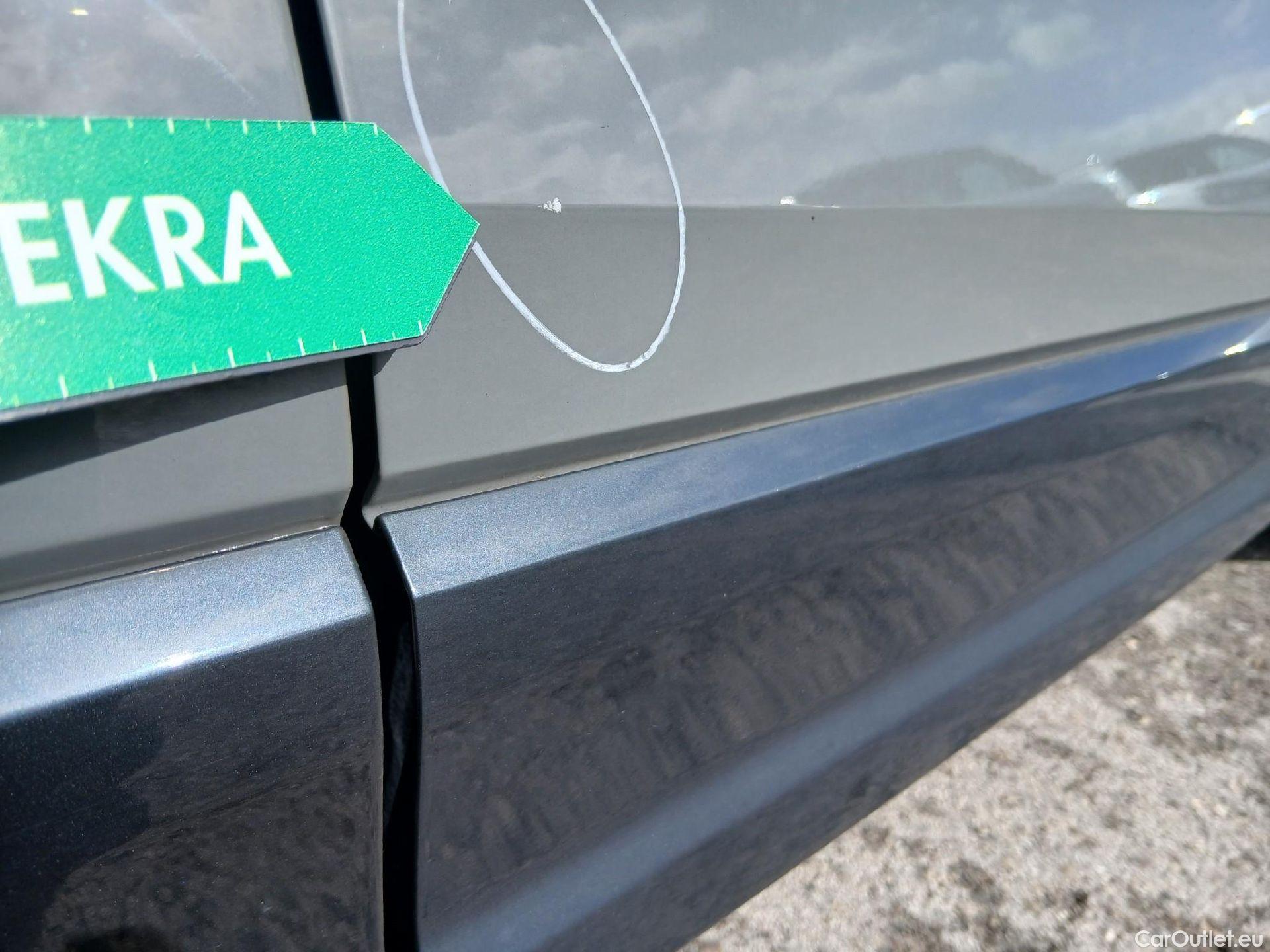  Audi  Q2 AUDI  / 2016 / 5P / todoterreno Design 30 TFSI 85kW (116CV) #38