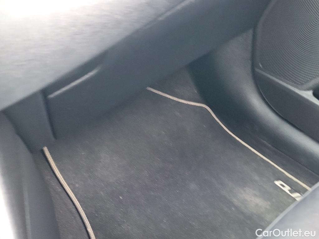  KIA  Niro KIA  / 2019 / 5P / crossover 1.6 GDi HEV 104kW (141CV) Drive #10