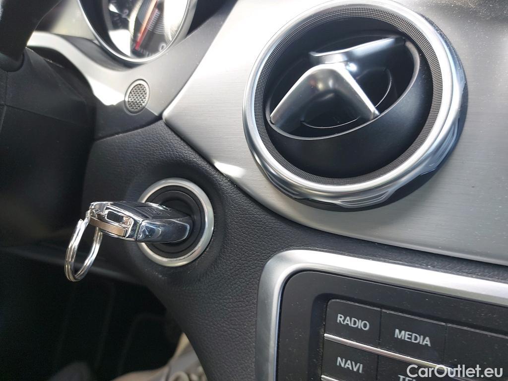  Mercedes  GLA MERCEDES-BENZ Clase  / 2017 / 5P / todoterreno  200 #1