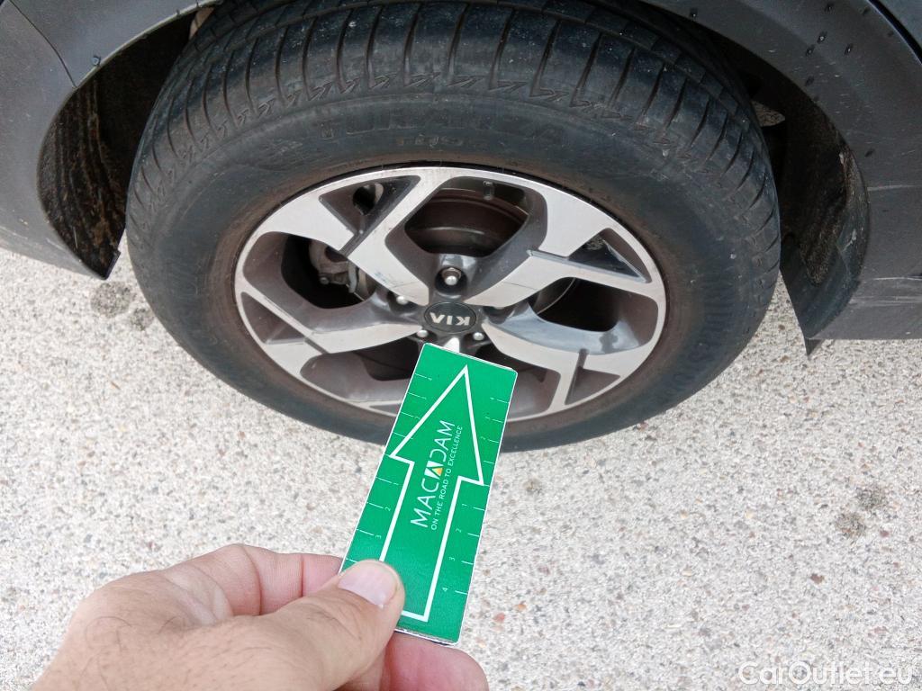  KIA  Sportage KIA  1.6MHEV Drive 100kW(136CV) 4x2(Crist Tintados) #7