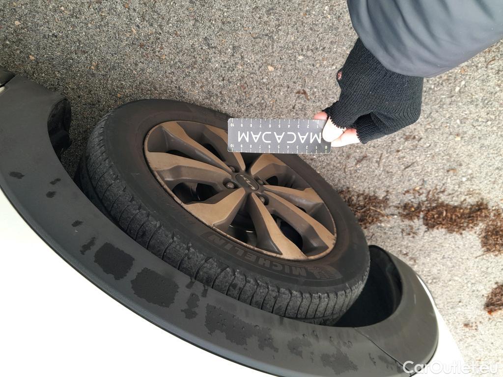  KIA  STONIC KIA  / 2017 / 5P / todoterreno 1.0 T-GDi 74kW (100CV) MHEV iMT Concept #1