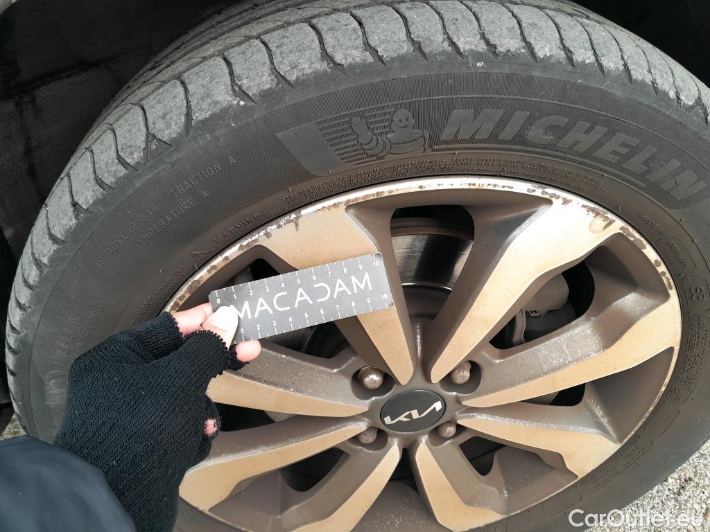  KIA  STONIC KIA  / 2017 / 5P / todoterreno 1.0 T-GDi 74kW (100CV) MHEV iMT Concept #4