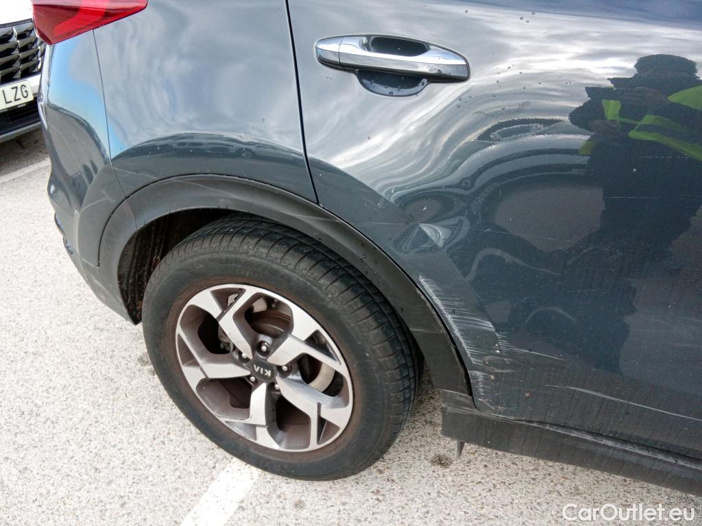  KIA  Sportage KIA  1.6MHEV Drive 100kW(136CV) 4x2(Crist Tintados) #31