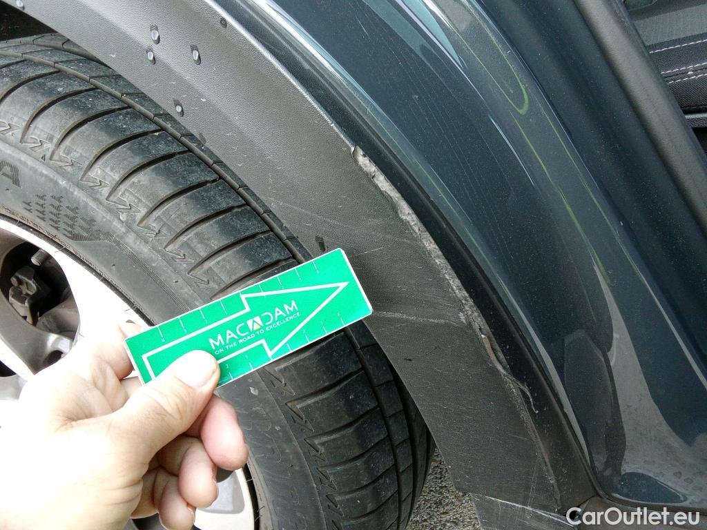  KIA  Sportage KIA  1.6MHEV Drive 100kW(136CV) 4x2(Crist Tintados) #32