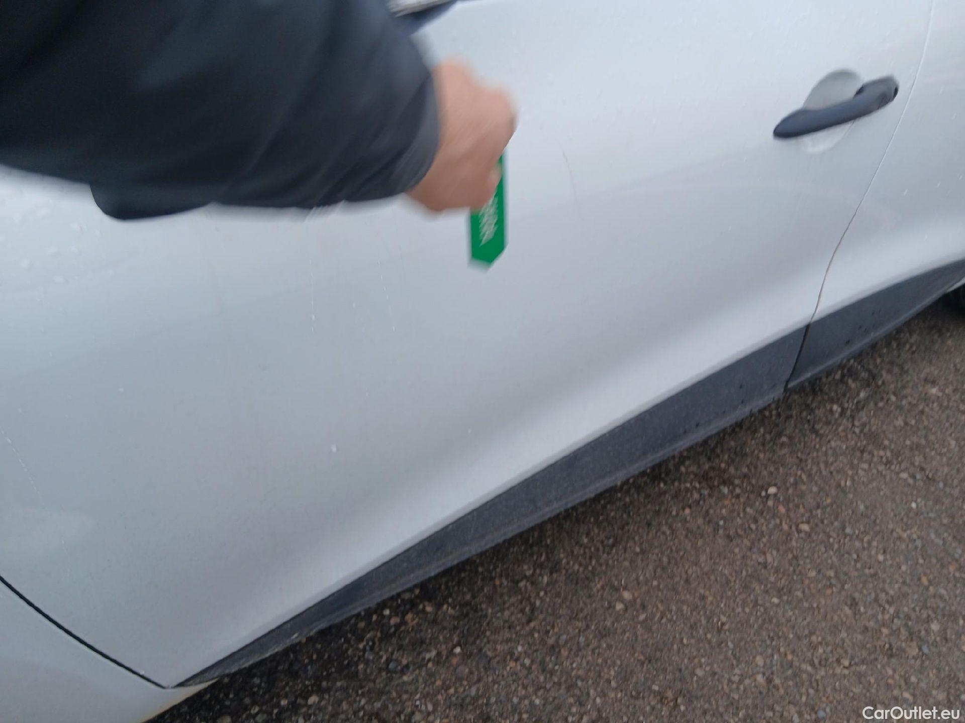  Renault  Clio RENAULT  / 2016 / 5P / berlina con portón Business TCe 66kW (90CV) GLP -18 #11