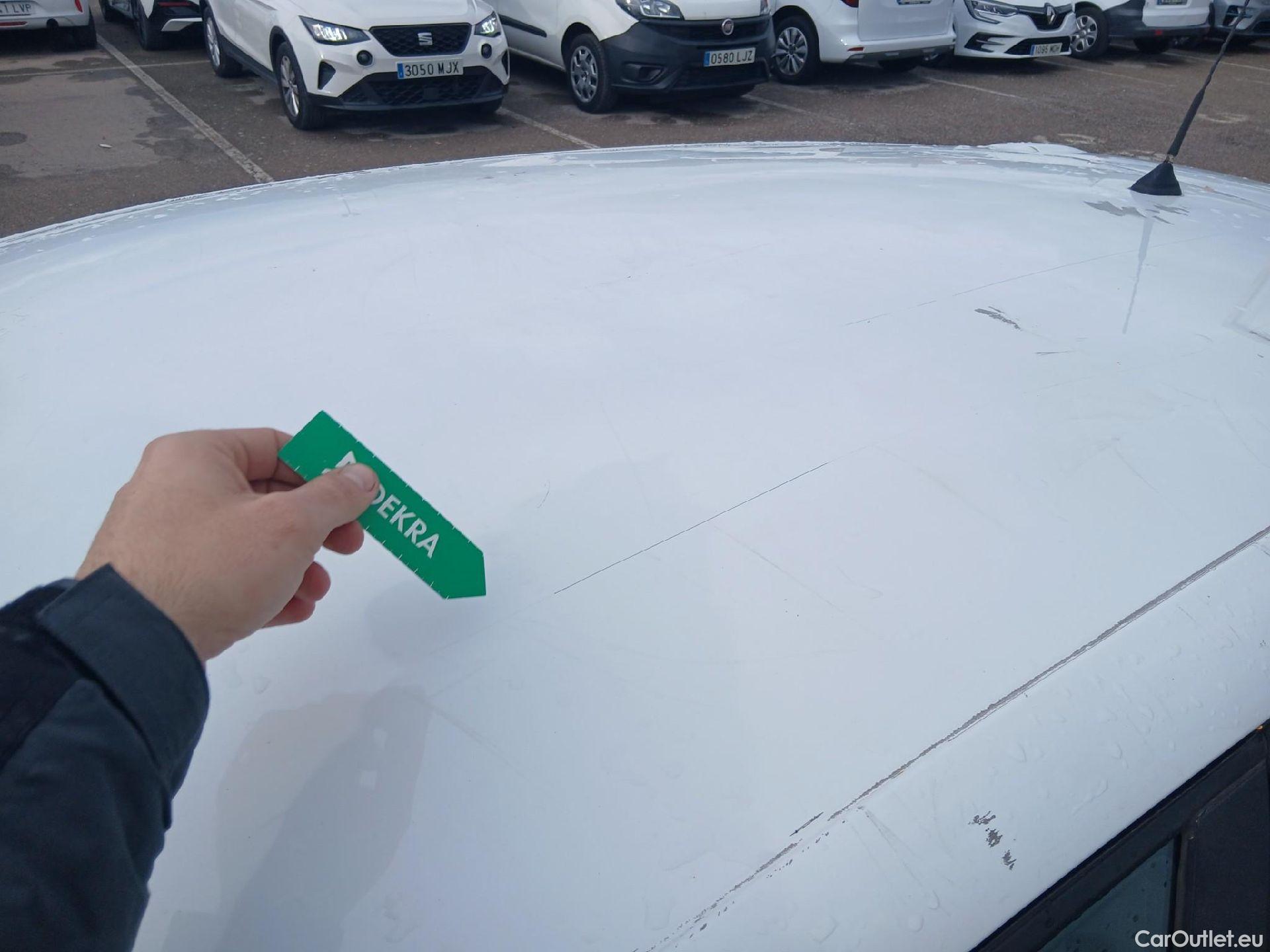  Renault  Clio RENAULT  / 2016 / 5P / berlina con portón Business TCe 66kW (90CV) GLP -18 #15