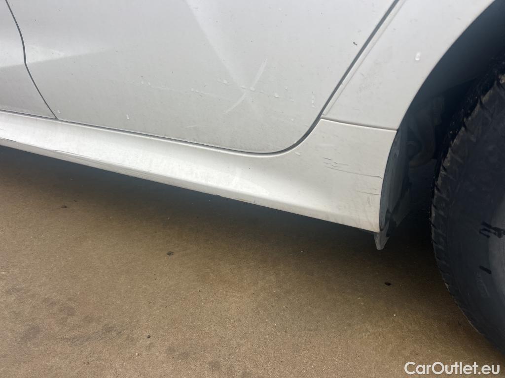  Toyota  Yaris TOYOTA  / 2020 / 5P / berlina con portón 1.5 120H Business Plus #17