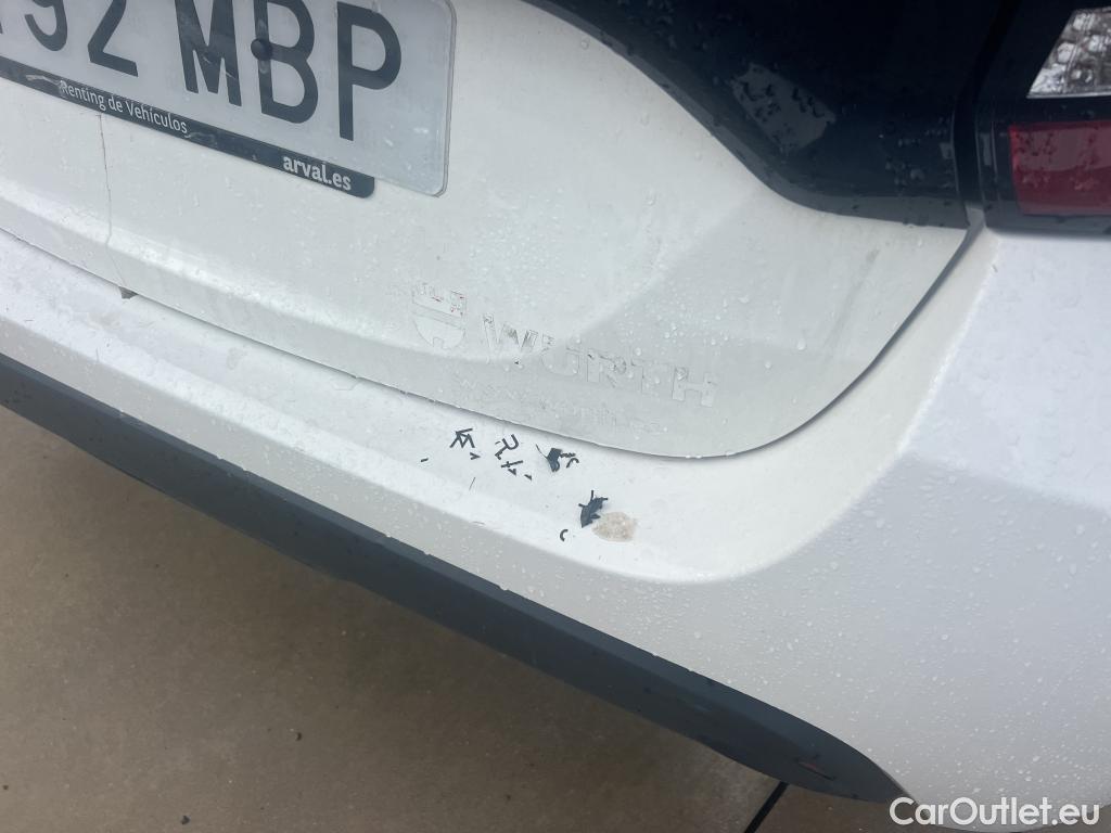  Toyota  Yaris TOYOTA  / 2020 / 5P / berlina con portón 1.5 120H Business Plus #1