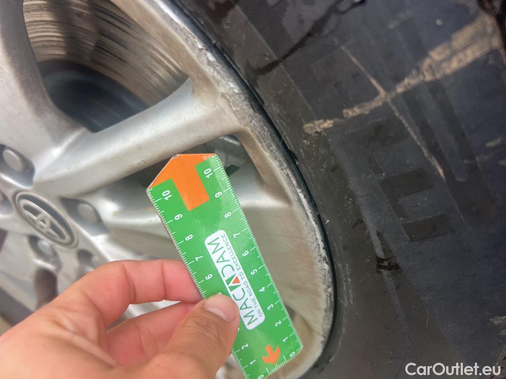  Toyota  Yaris TOYOTA  / 2020 / 5P / berlina con portón 1.5 120H Business Plus #7