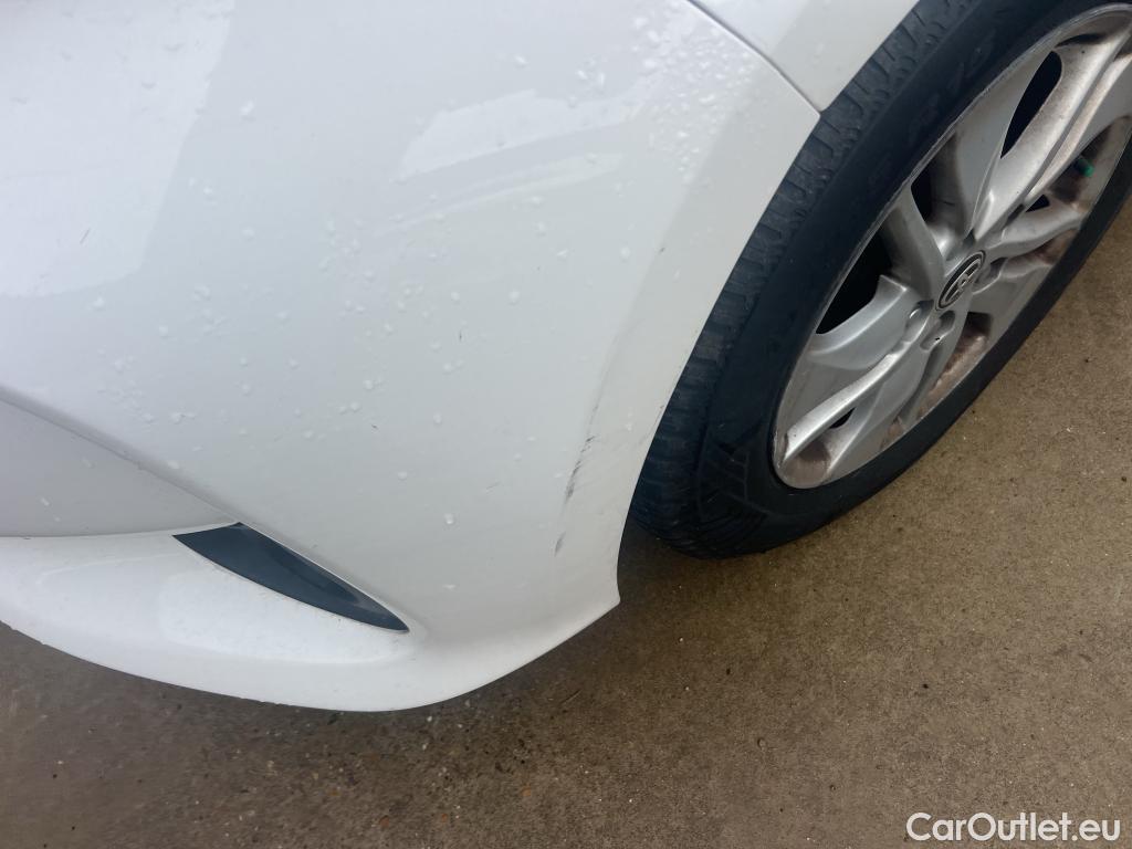  Toyota  Yaris TOYOTA  / 2020 / 5P / berlina con portón 1.5 120H Business Plus #24