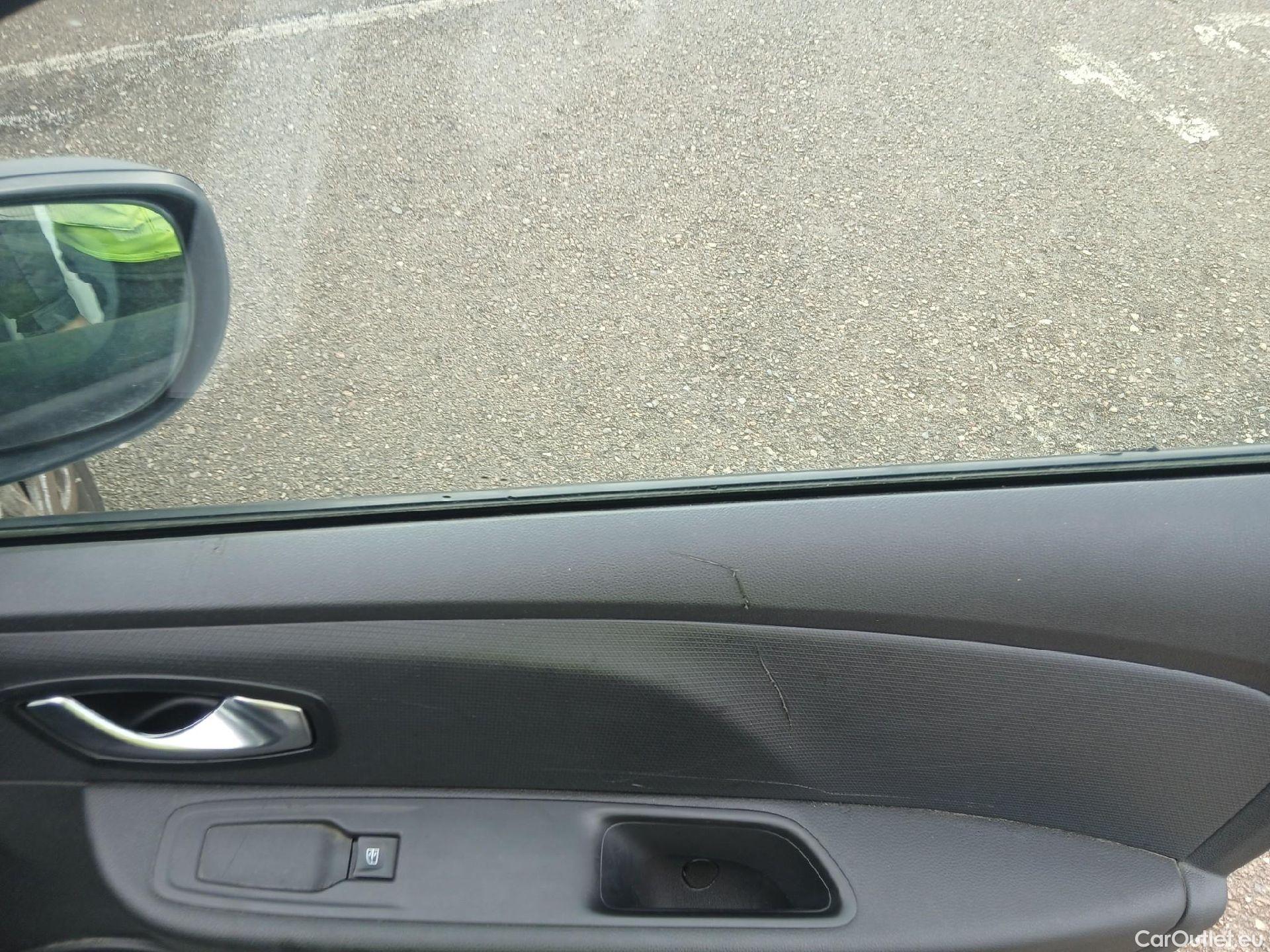  Renault  Clio RENAULT  / 2016 / 5P / berlina con portón Business TCe 66kW (90CV) GLP -18 #47