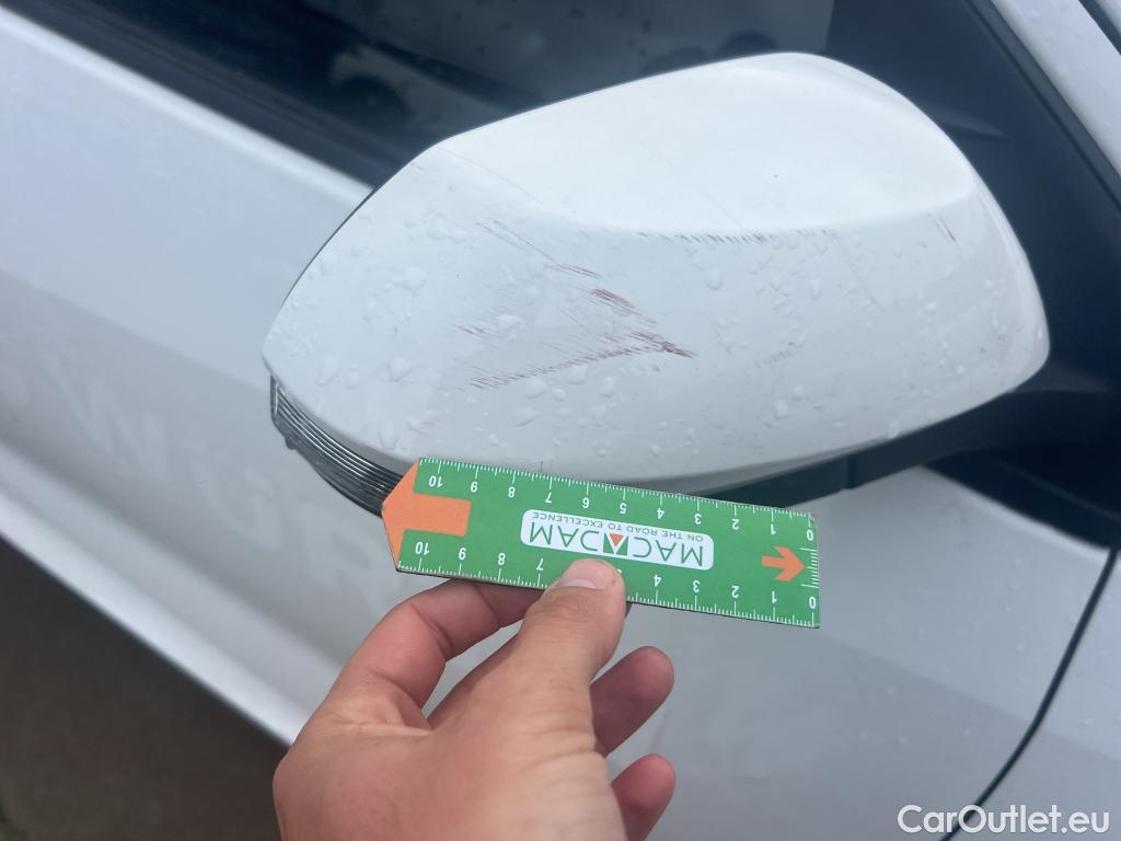  Toyota  Yaris TOYOTA  / 2020 / 5P / berlina con portón 1.5 120H Business Plus #31