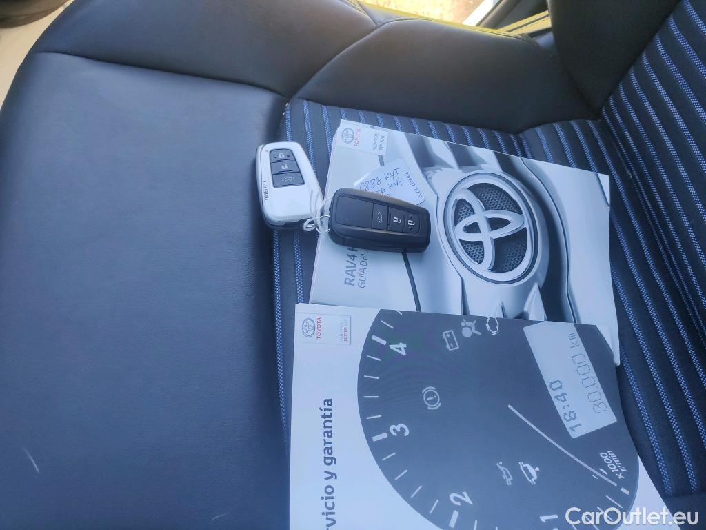  Toyota  RAV4 TOYOTA  / 2018 / 5P / todoterreno 2.5l 220H Feel! 4WD #3