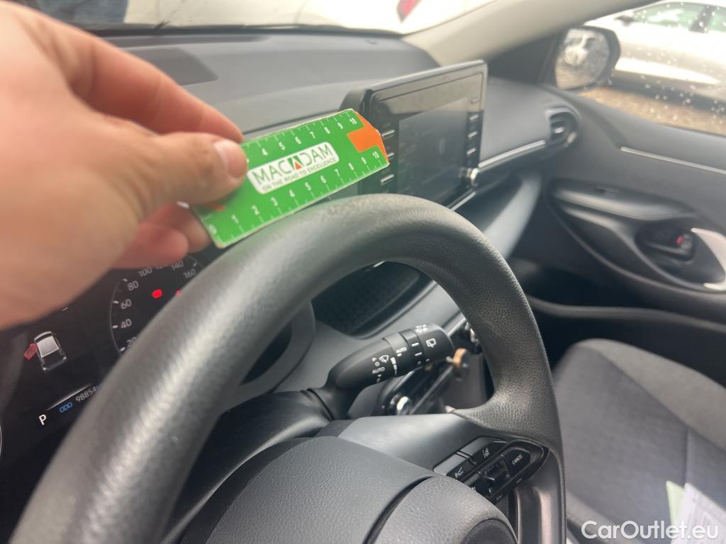  Toyota  Yaris TOYOTA  / 2020 / 5P / berlina con portón 1.5 120H Business Plus #22