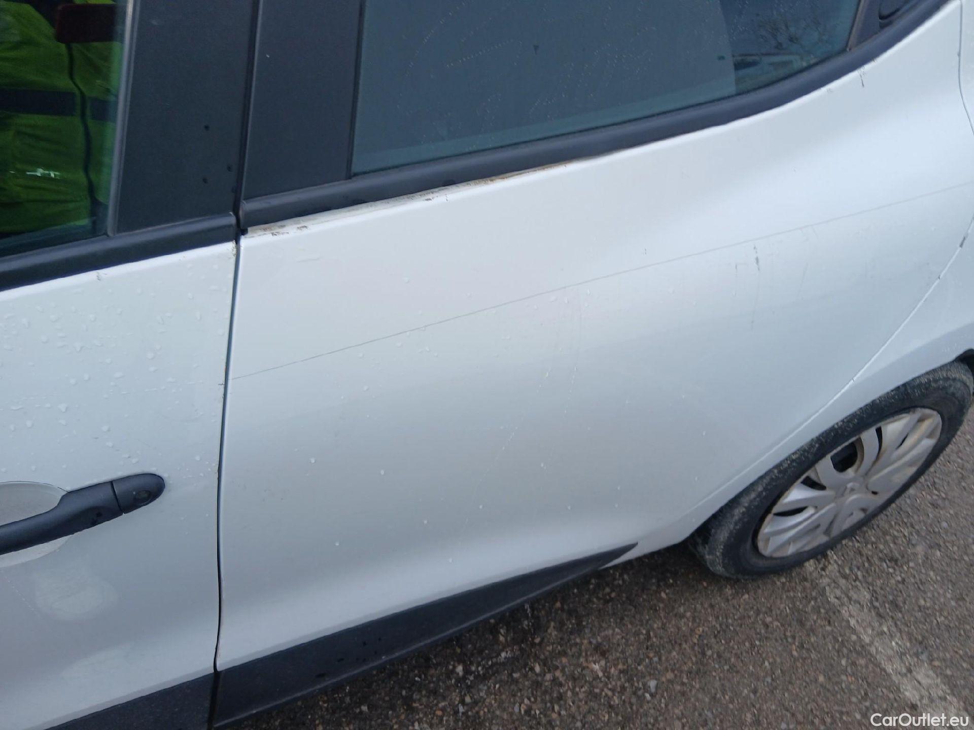  Renault  Clio RENAULT  / 2016 / 5P / berlina con portón Business TCe 66kW (90CV) GLP -18 #18