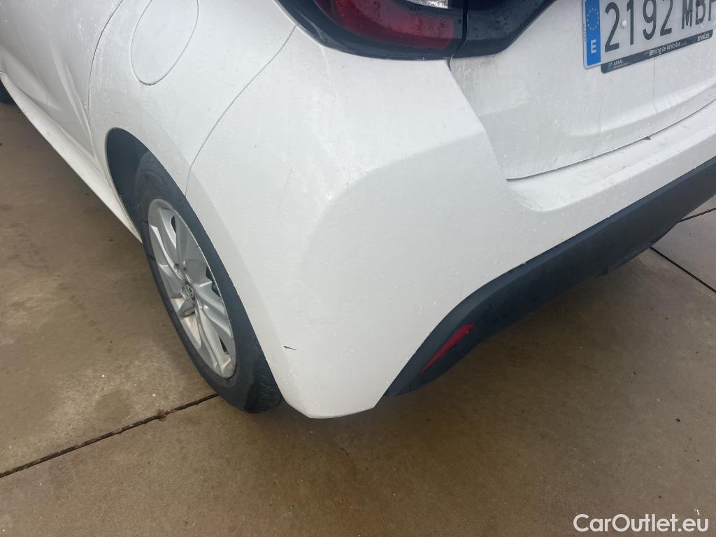  Toyota  Yaris TOYOTA  / 2020 / 5P / berlina con portón 1.5 120H Business Plus #27