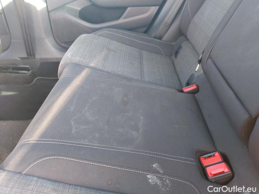  Volkswagen  Passat VOLKSWAGEN  / 2019 / 4P / sedán Executive 1.5 TSI 110kW (150CV) DSG #18