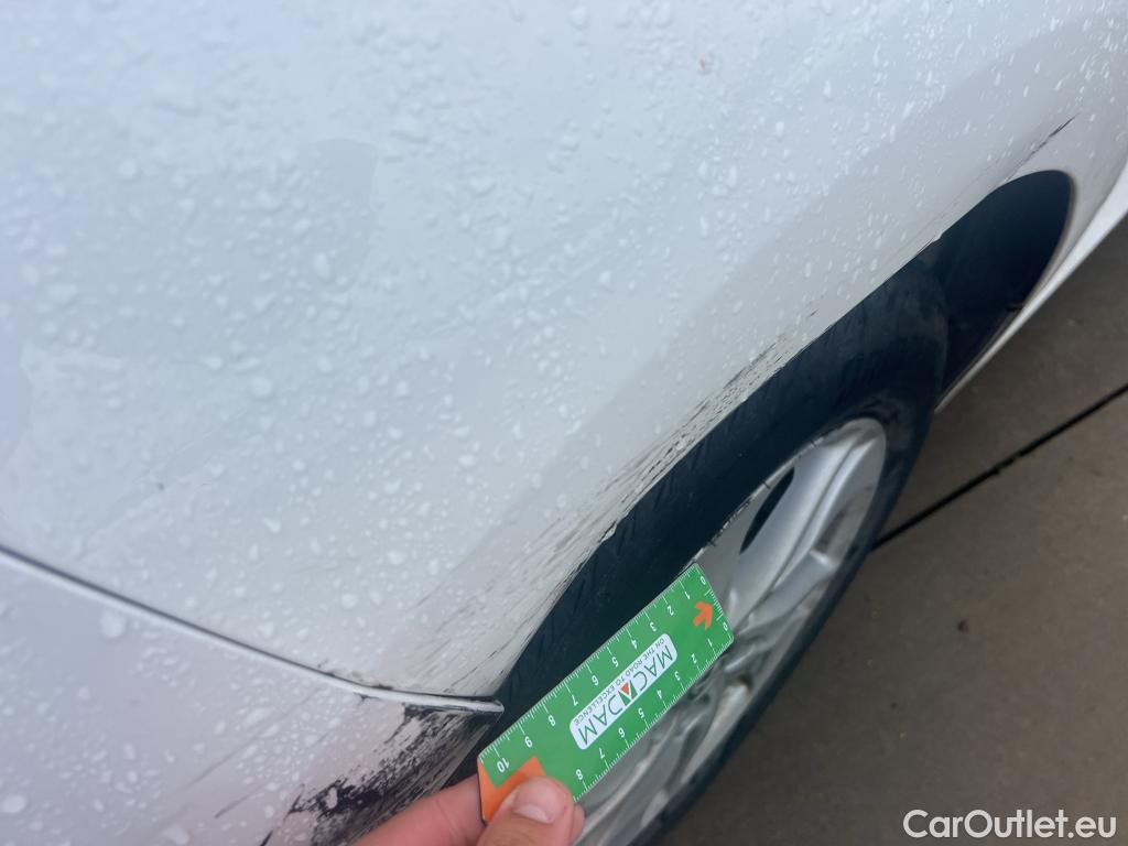  Toyota  Yaris TOYOTA  / 2020 / 5P / berlina con portón 1.5 120H Business Plus #20