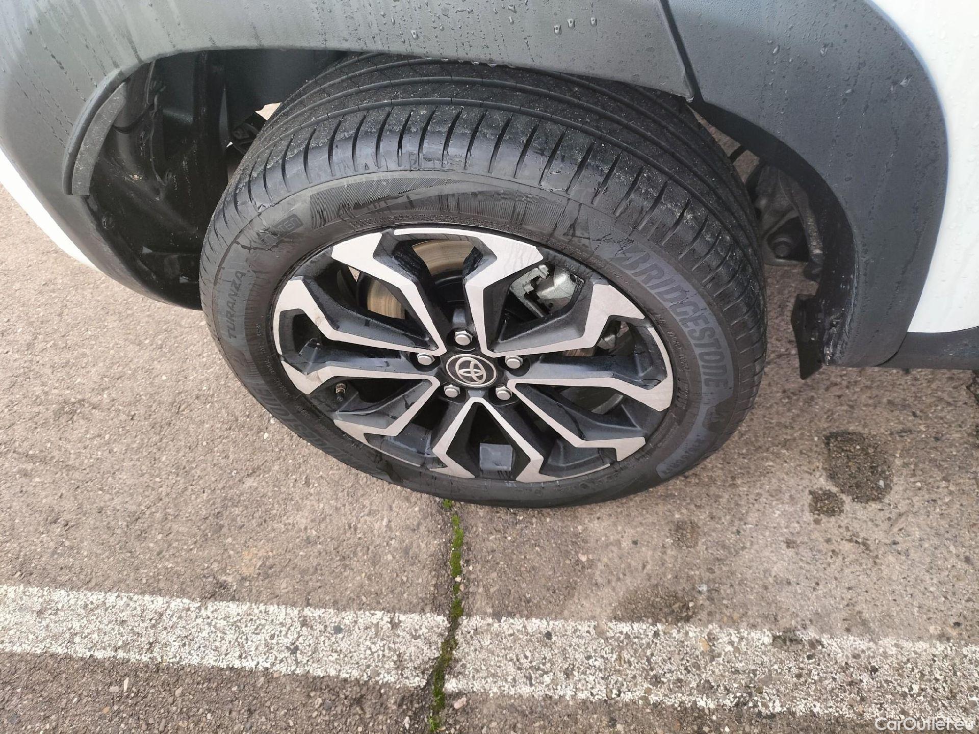  Toyota  Yaris Cross TOYOTA  / 2021 / 5P / todoterreno 1.5 120H Active Tech #35