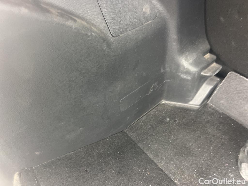  Toyota  Yaris TOYOTA  / 2020 / 5P / berlina con portón 1.5 120H Business Plus #12