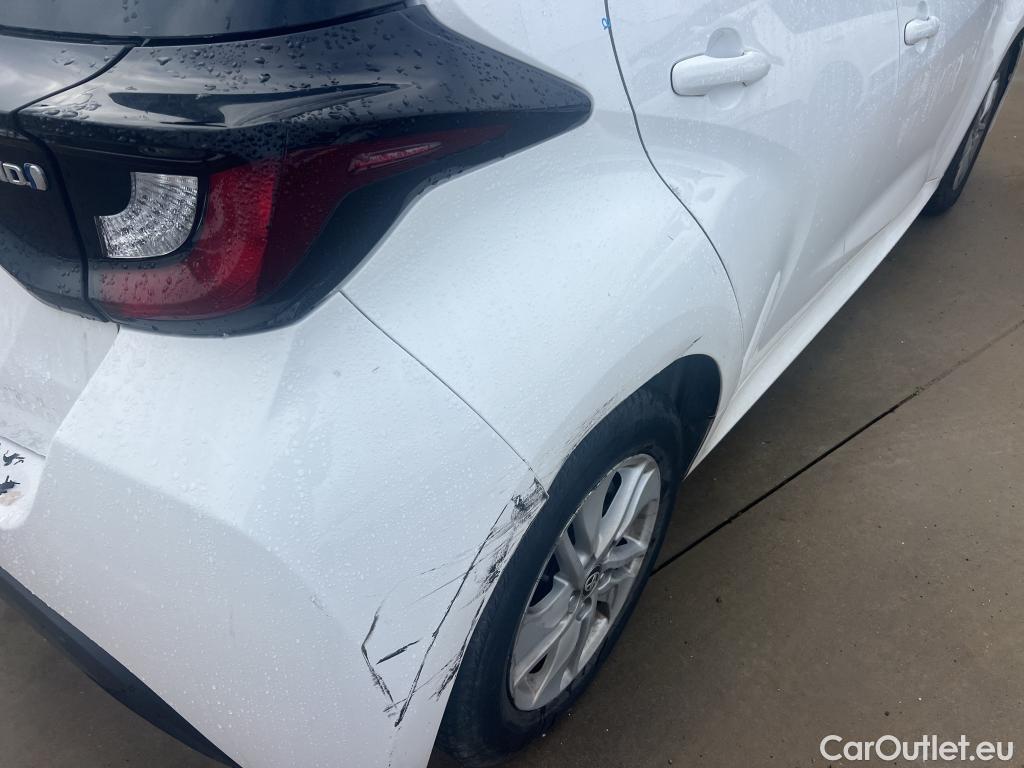  Toyota  Yaris TOYOTA  / 2020 / 5P / berlina con portón 1.5 120H Business Plus #19