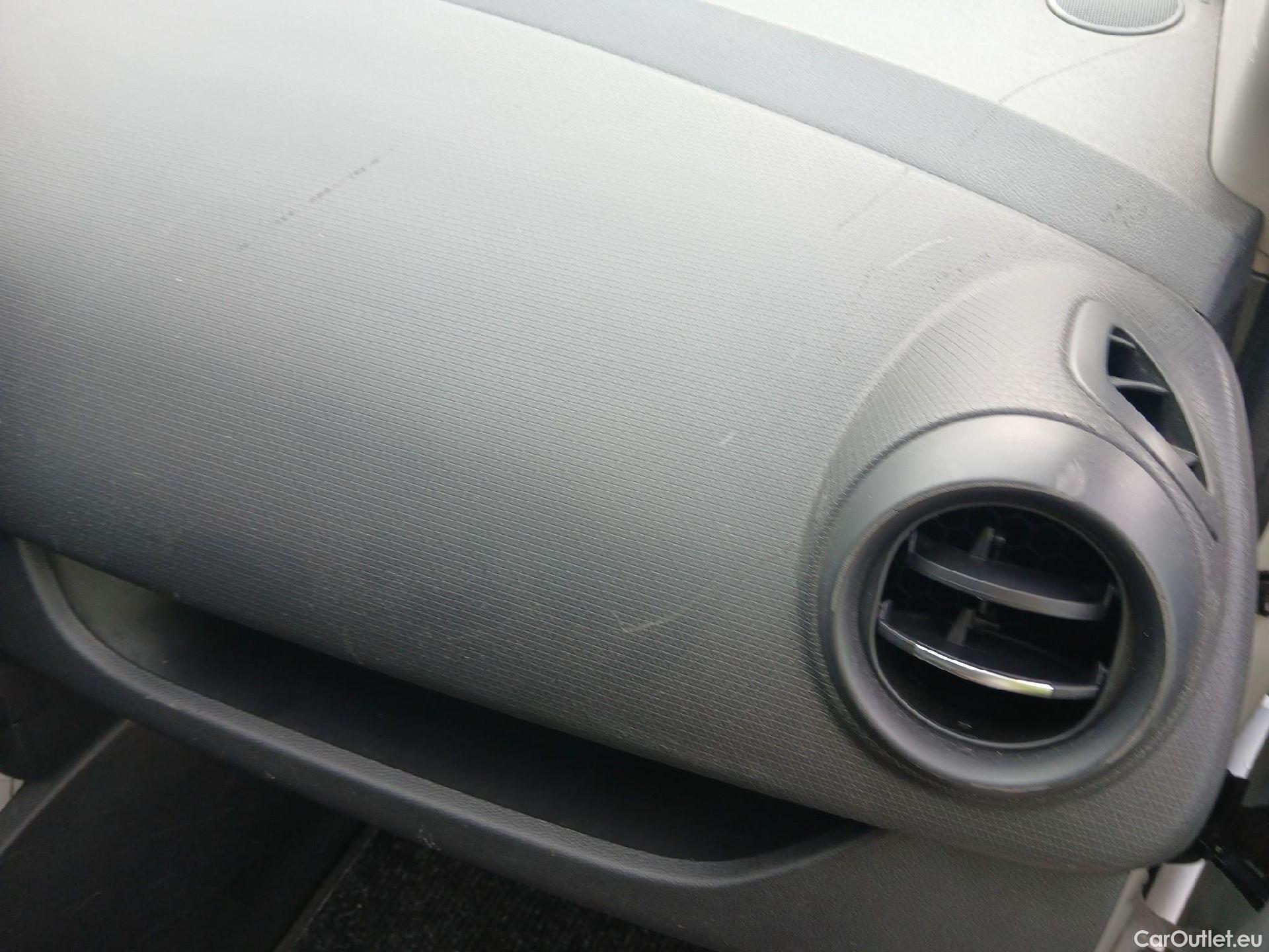  Renault  Clio RENAULT  / 2016 / 5P / berlina con portón Business TCe 66kW (90CV) GLP -18 #43