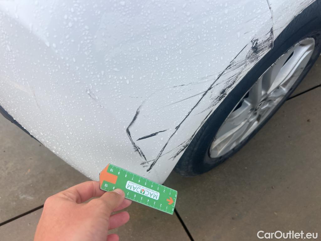  Toyota  Yaris TOYOTA  / 2020 / 5P / berlina con portón 1.5 120H Business Plus #26