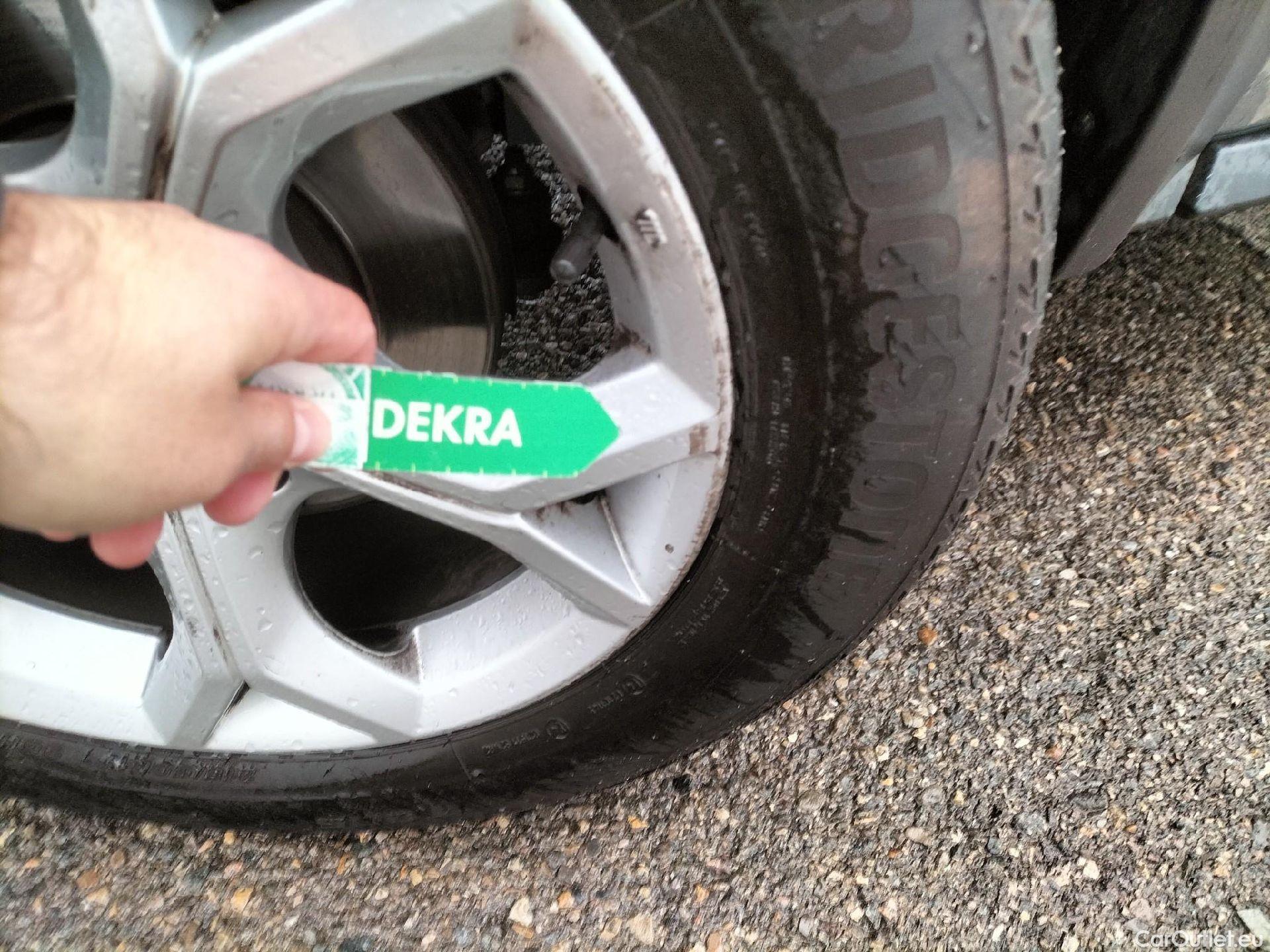  Nissan  Juke NISSAN  / 2019 / 5P / crossover DIG-T 84 kW (114 CV) DCT 7 V N-Connecta (AC2) #4