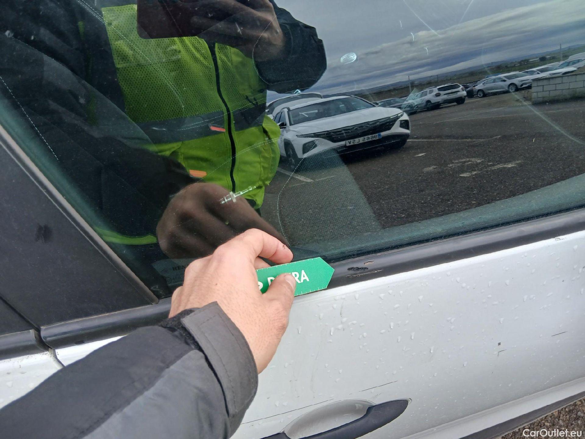  Renault  Clio RENAULT  / 2016 / 5P / berlina con portón Business TCe 66kW (90CV) GLP -18 #45