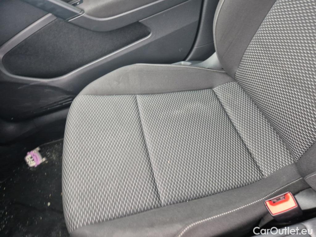  Volkswagen  Golf  VOLKSWAGEN / 2016 / 5P / berlina con portón Ready2Go 1.6 TDI 85kW (115CV) #9