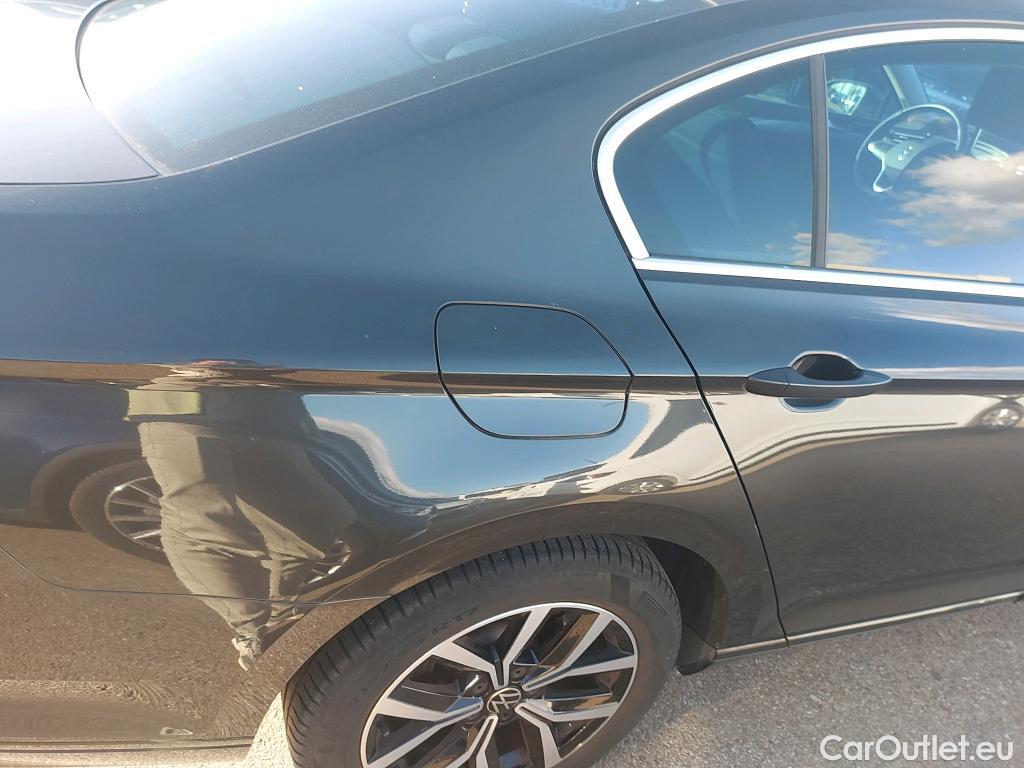  Volkswagen  Passat VOLKSWAGEN  / 2019 / 4P / sedán Executive 1.5 TSI 110kW (150CV) DSG #7