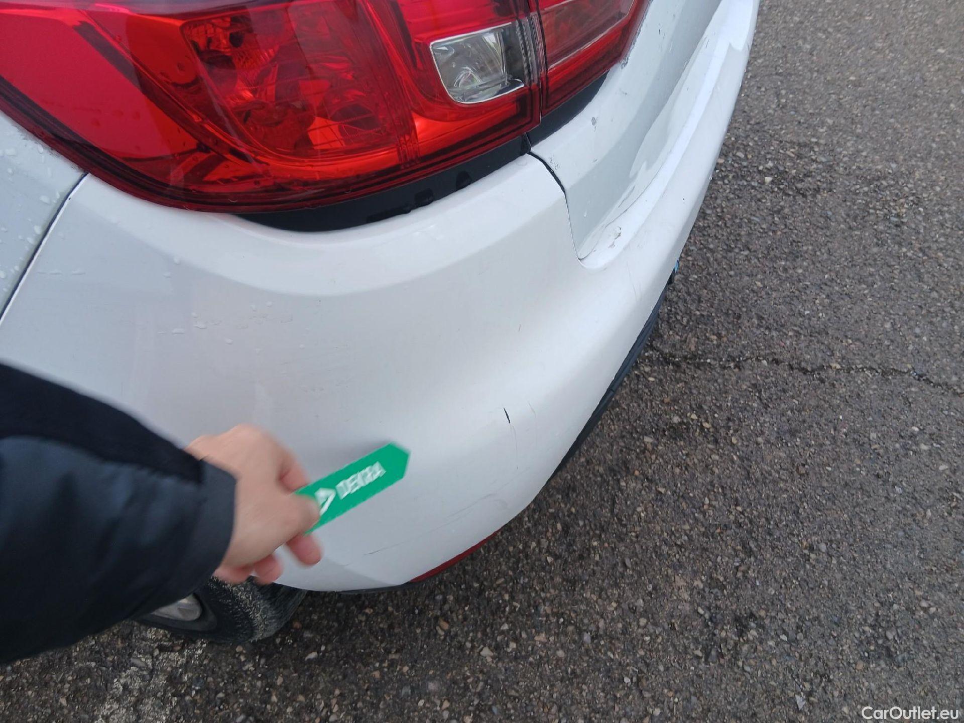  Renault  Clio RENAULT  / 2016 / 5P / berlina con portón Business TCe 66kW (90CV) GLP -18 #23