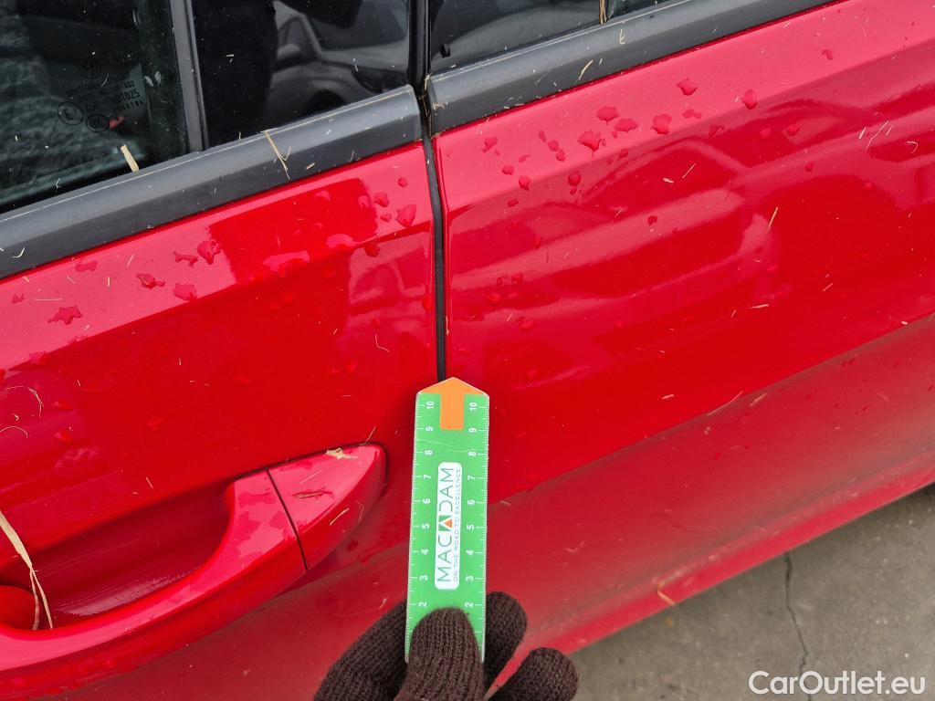  Volkswagen  Golf  VOLKSWAGEN / 2016 / 5P / berlina con portón Ready2Go 1.6 TDI 85kW (115CV) #14