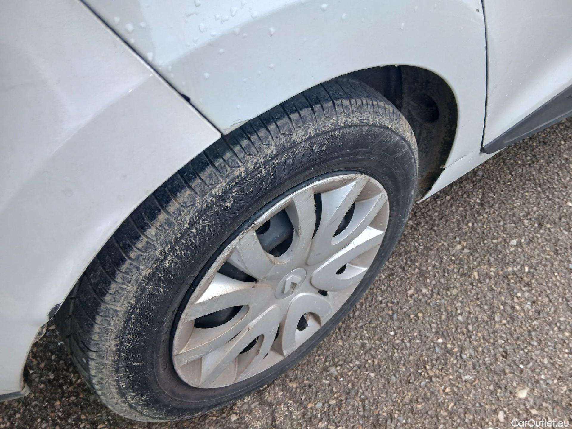  Renault  Clio RENAULT  / 2016 / 5P / berlina con portón Business TCe 66kW (90CV) GLP -18 #31