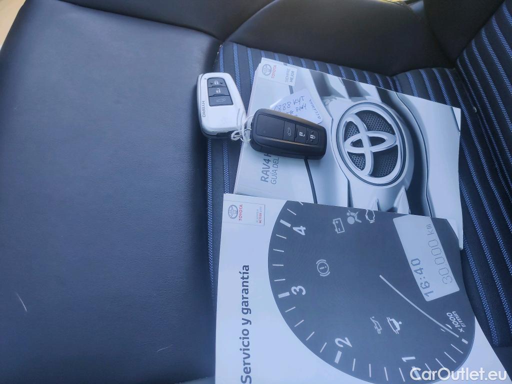  Toyota  RAV4 TOYOTA  / 2018 / 5P / todoterreno 2.5l 220H Feel! 4WD #4