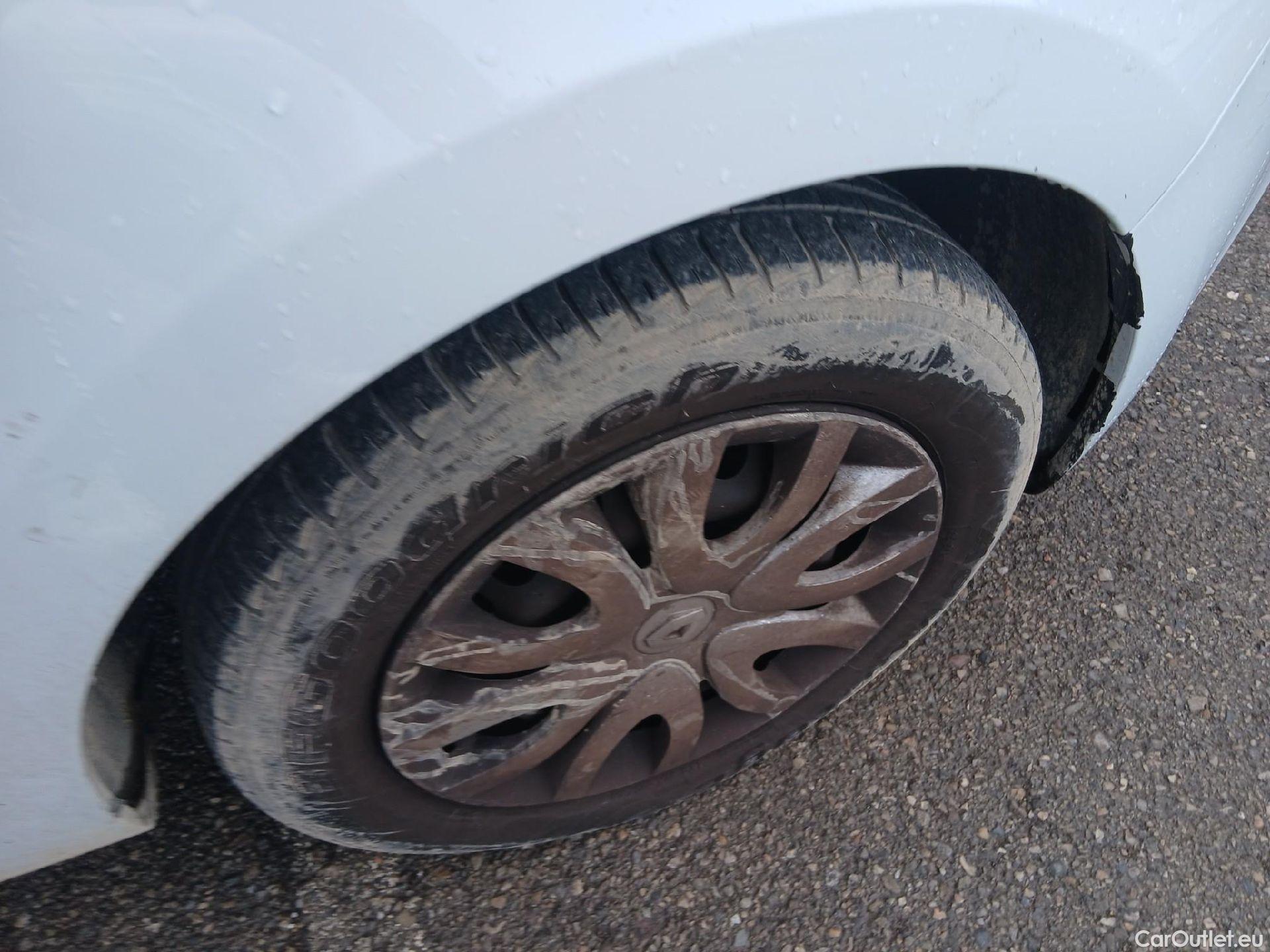  Renault  Clio RENAULT  / 2016 / 5P / berlina con portón Business TCe 66kW (90CV) GLP -18 #41