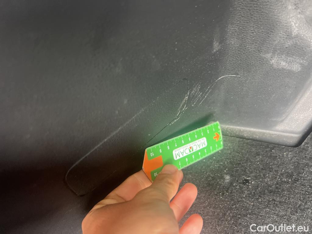  Toyota  Yaris TOYOTA  / 2020 / 5P / berlina con portón 1.5 120H Business Plus #13