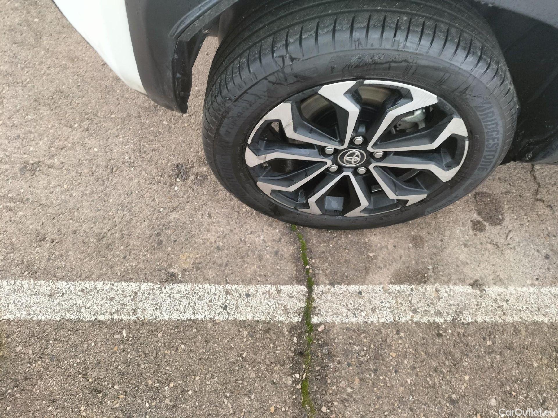  Toyota  Yaris Cross TOYOTA  / 2021 / 5P / todoterreno 1.5 120H Active Tech #29