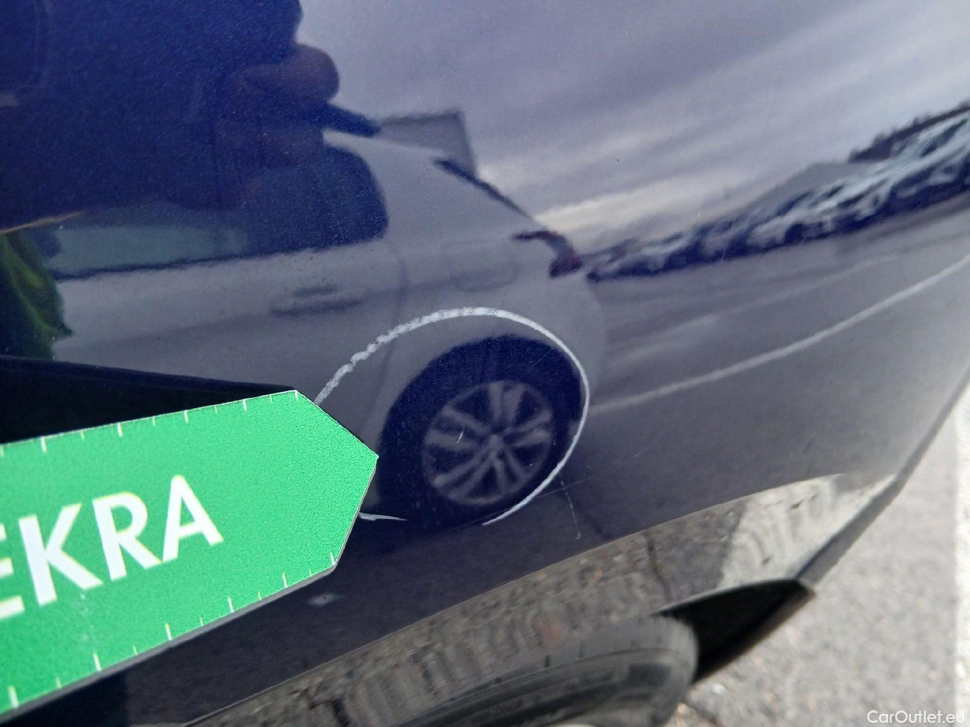  Volkswagen  Golf  VOLKSWAGEN / 2020 / 5P / berlina con portón 2.0 TDI 85kW (115CV) #20