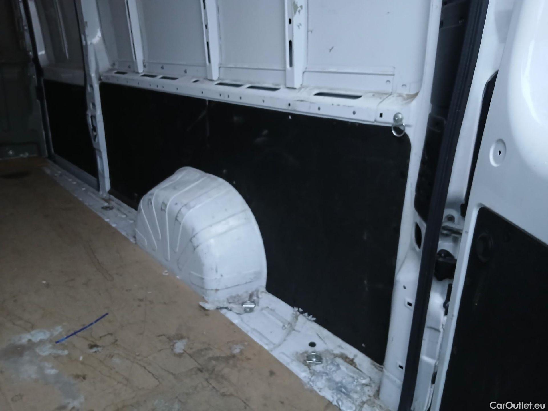  Opel  Movano OPEL  / 2023 / 4P / furgón Furgón 3.5T Heavy L4H3 2.2BlueHDi 140 MT #4