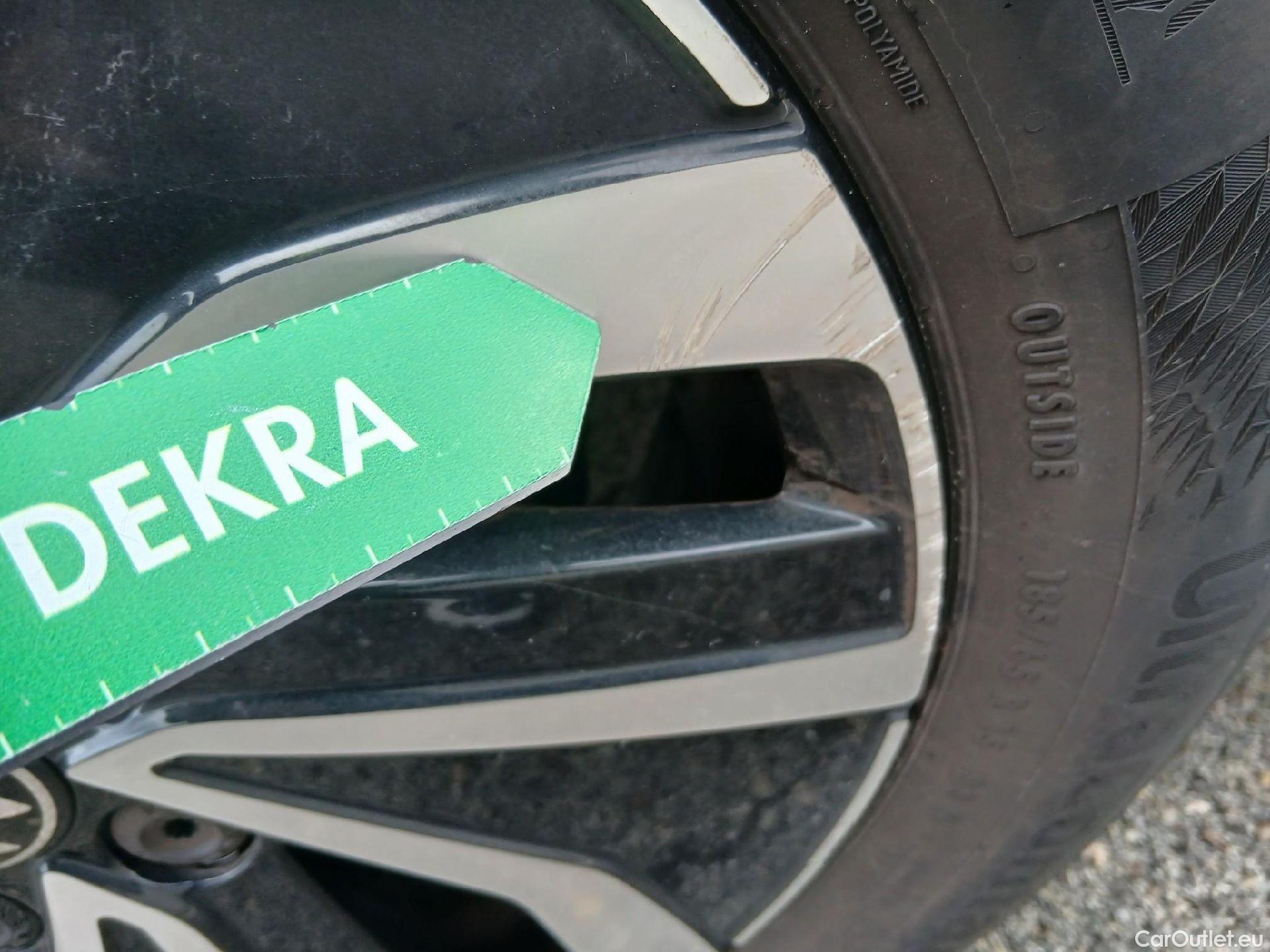  Volkswagen  Polo VOLKSWAGEN  / 2021 / 5P / berlina con portón Life 1.0 TSI 70kW (95CV) #5