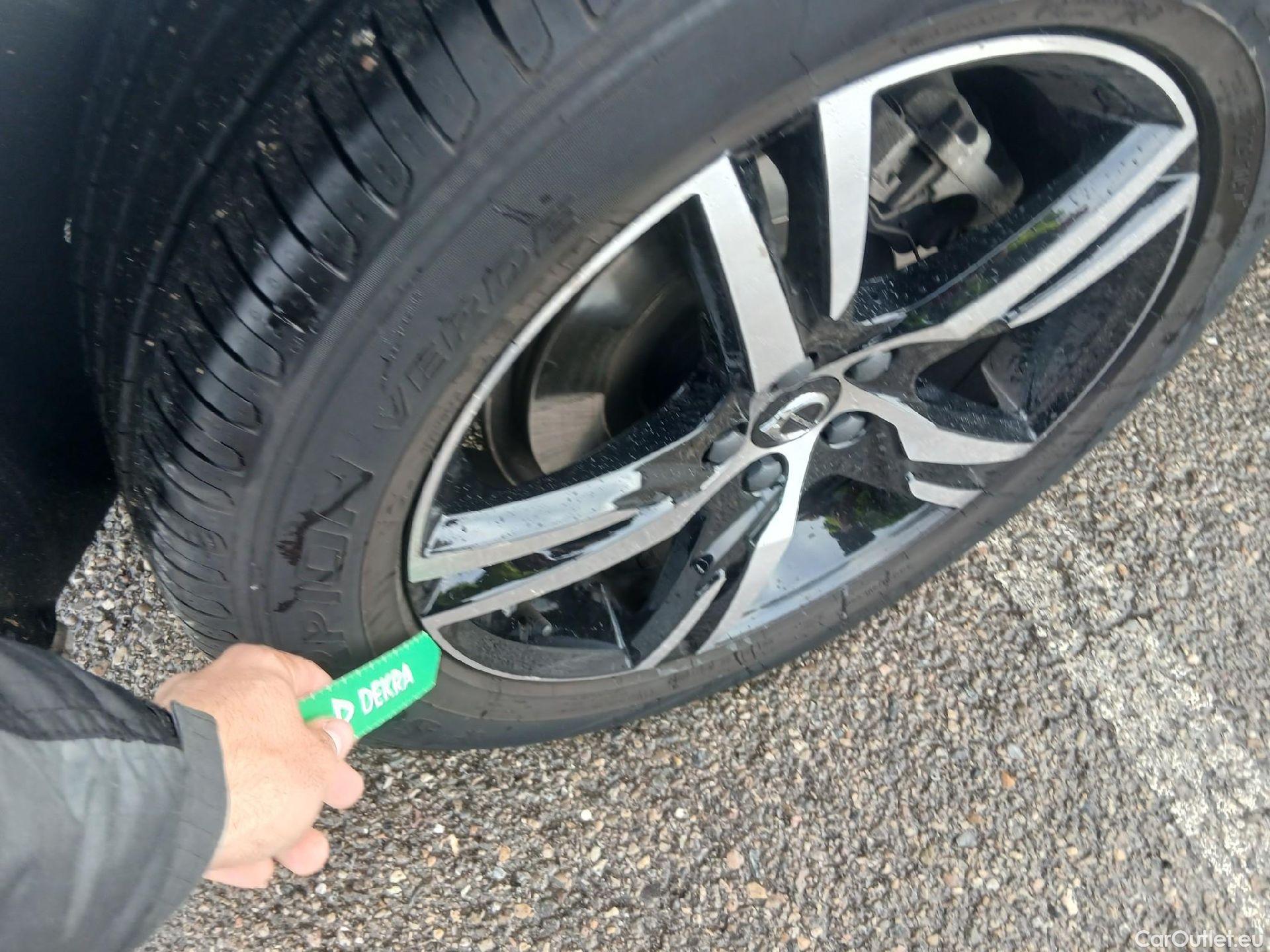  Volvo  XC60 VOLVO  / 2017 / 5P / todoterreno 2.0 B4 D R-Design Auto #10