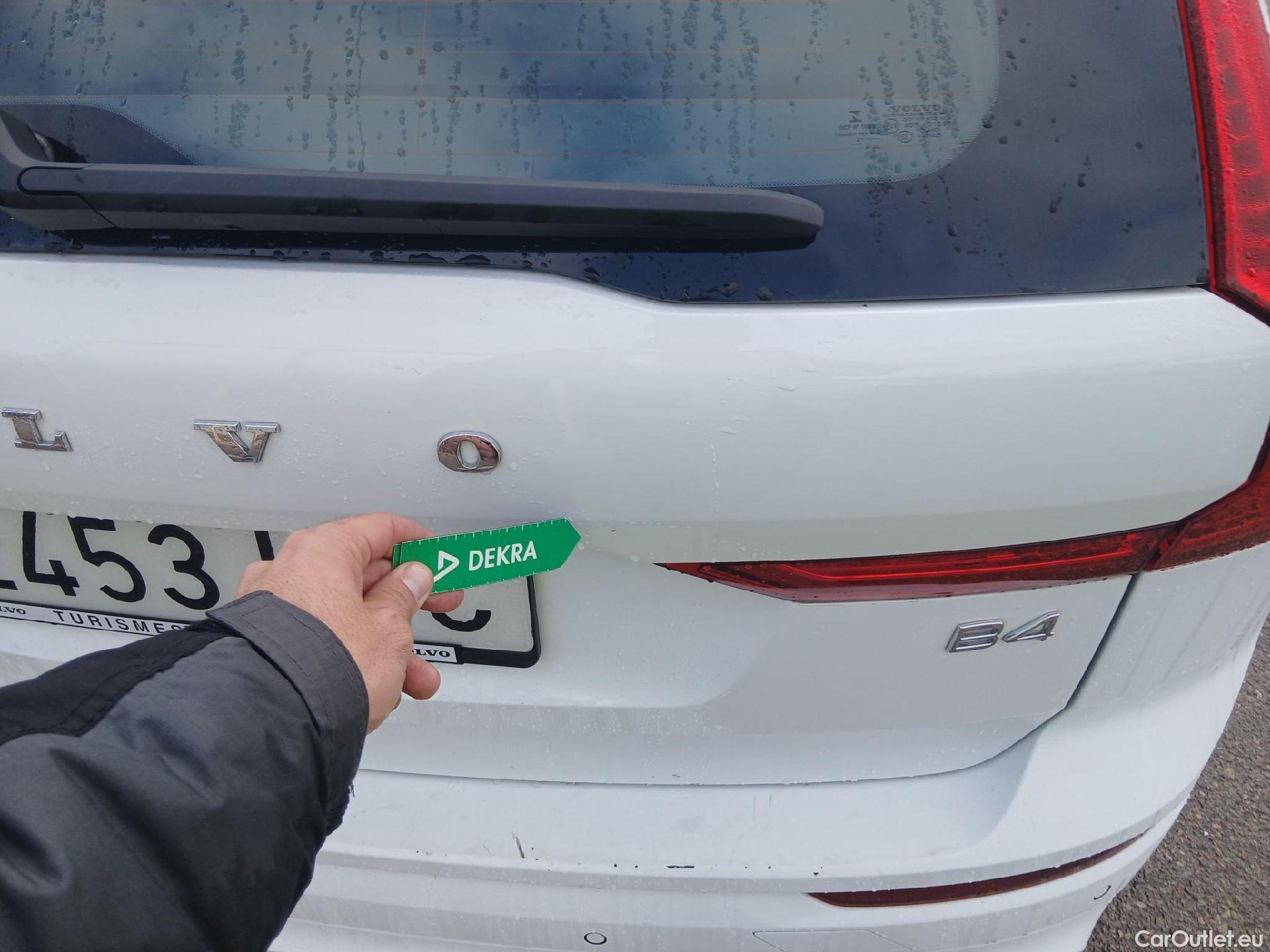  Volvo  XC60 VOLVO  / 2017 / 5P / todoterreno 2.0 B4 D R-Design Auto #8