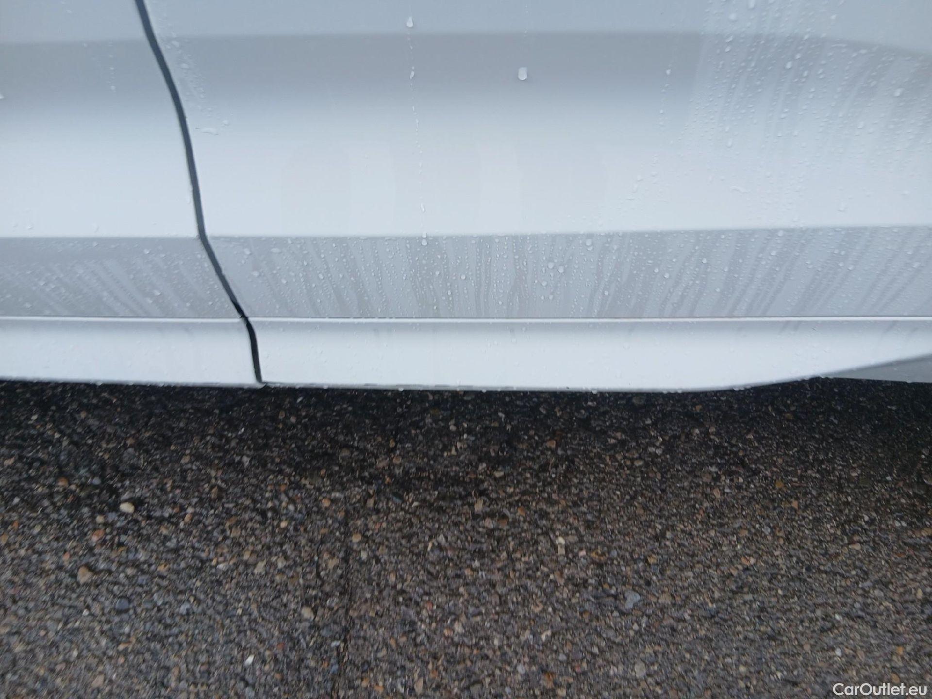  Volvo  XC60 VOLVO  / 2017 / 5P / todoterreno 2.0 B4 D R-Design Auto #4