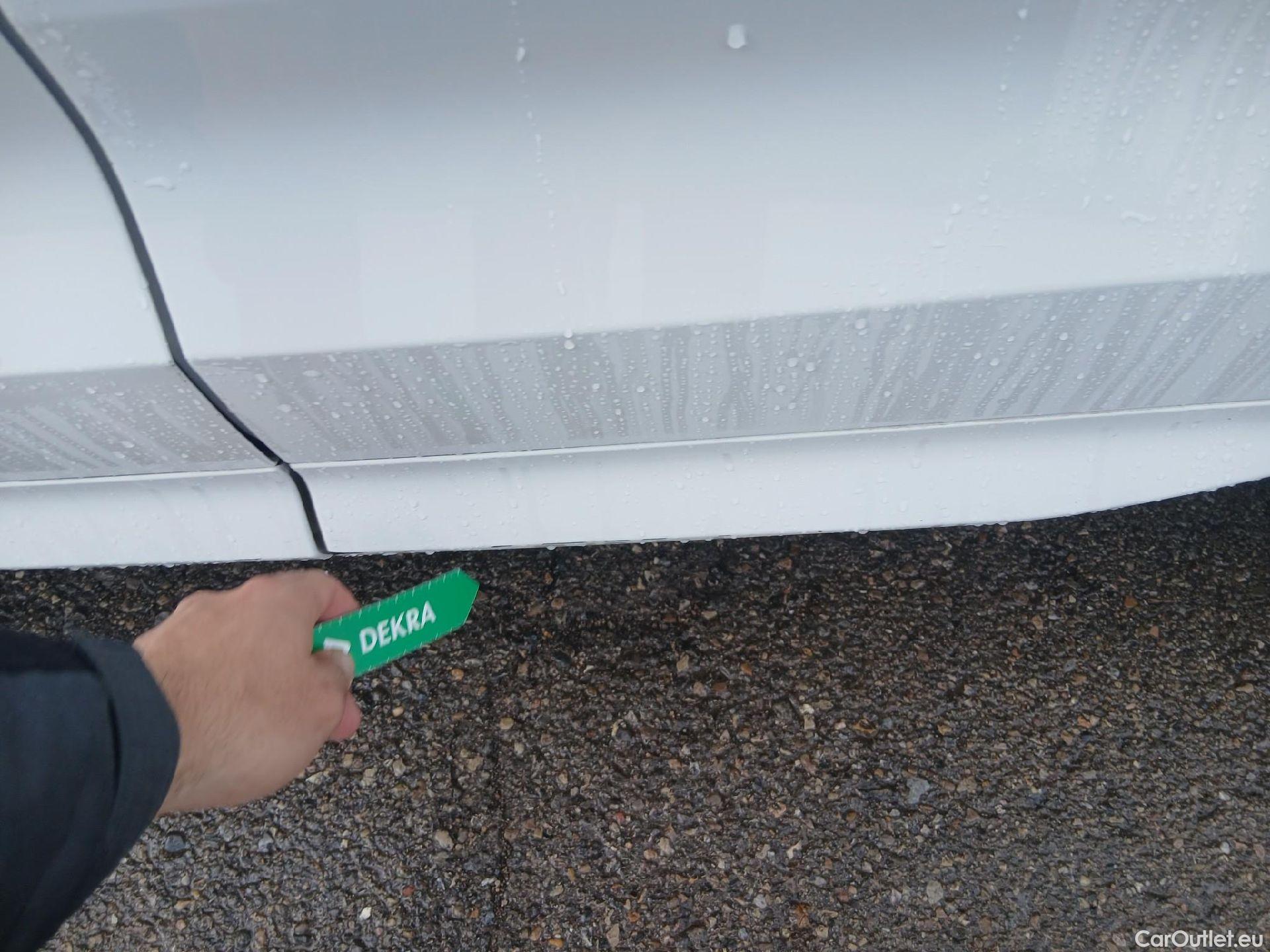  Volvo  XC60 VOLVO  / 2017 / 5P / todoterreno 2.0 B4 D R-Design Auto #3