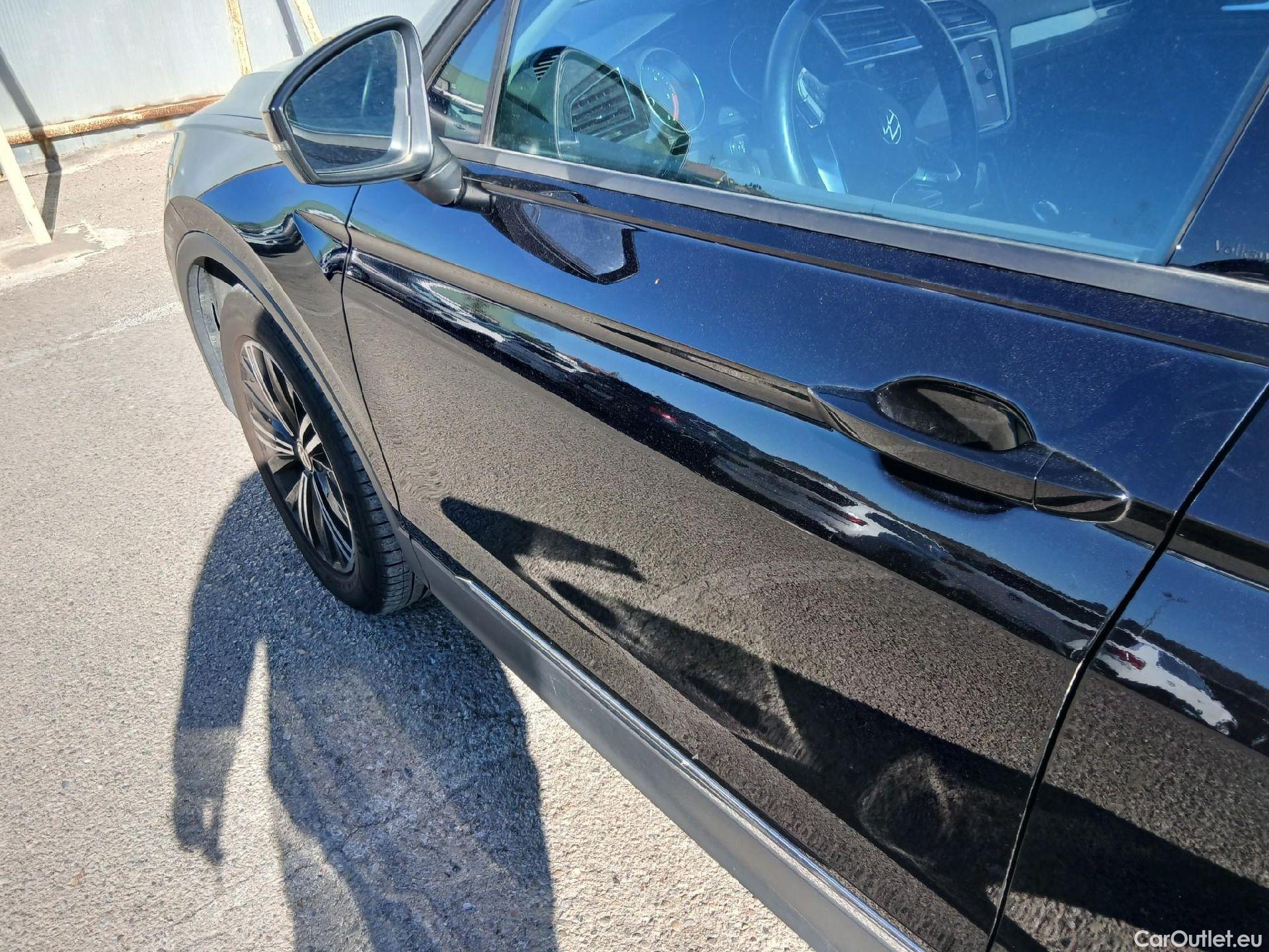  Volkswagen  Tiguan VOLKSWAGEN  / 2020 / 5P / todoterreno Life 2.0 TDI 110kW (150CV) #3